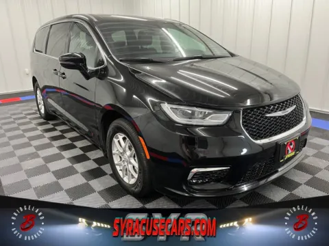 Black 2025 Chrysler Pacifica Select for sale in Bridgeport, NY