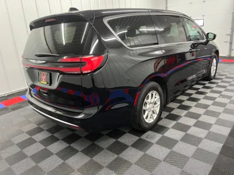 Photos of 2025 Chrysler Pacifica Select for sale in Bridgeport, NY at Bridgeland Auto Brokers