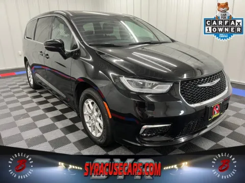 Black 2025 Chrysler Pacifica Select for sale in Bridgeport, NY