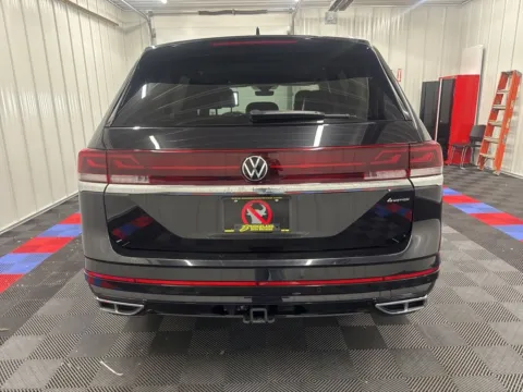 More photos of 2024 Volkswagen Atlas 2.0T SEL Premium R-Line at Bridgeland Auto Brokers, NY