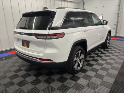 Photos of 2022 Jeep Grand Cherokee 4xe for sale in Bridgeport, NY at Bridgeland Auto Brokers