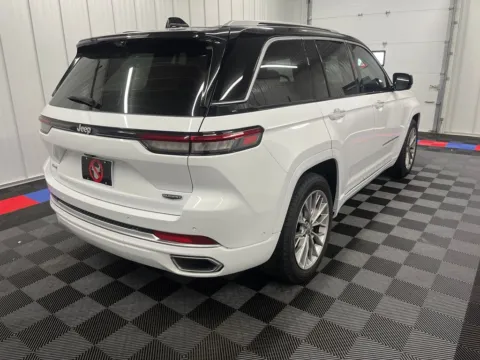 Photos of 2022 Jeep Grand Cherokee Summit for sale in Bridgeport, NY at Bridgeland Auto Brokers