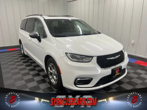 White 2023 Chrysler Pacifica Limited for sale in Bridgeport, NY