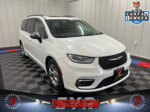 White 2023 Chrysler Pacifica Limited for sale in Bridgeport, NY
