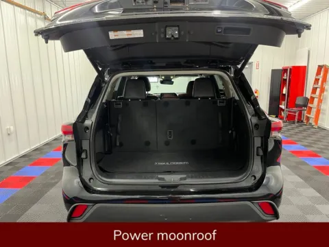 More photos of 2021 Toyota Highlander XLE at Bridgeland Auto Brokers, NY