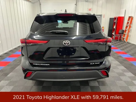 Another view of 2021 Toyota Highlander XLE for sale in Bridgeport, NY at Bridgeland Auto Brokers