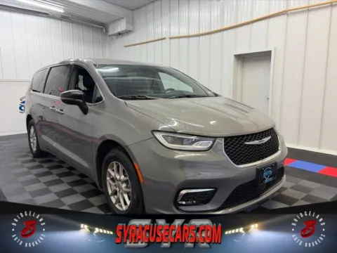 Gray 2025 Chrysler Pacifica Select for sale in Bridgeport, NY
