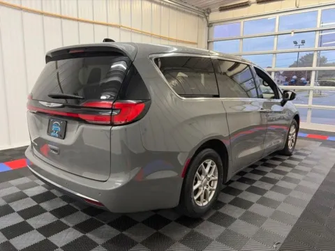 More photos of 2025 Chrysler Pacifica Select at Bridgeland Auto Brokers, NY