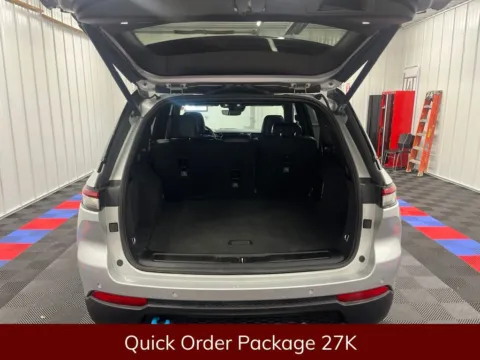 More photos of 2022 Jeep Grand Cherokee Trailhawk 4xe at Bridgeland Auto Brokers, NY