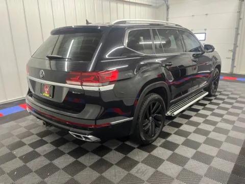 Photos of 2023 Volkswagen Atlas 3.6L V6 SEL Premium R-Line for sale in Bridgeport, NY at Bridgeland Auto Brokers