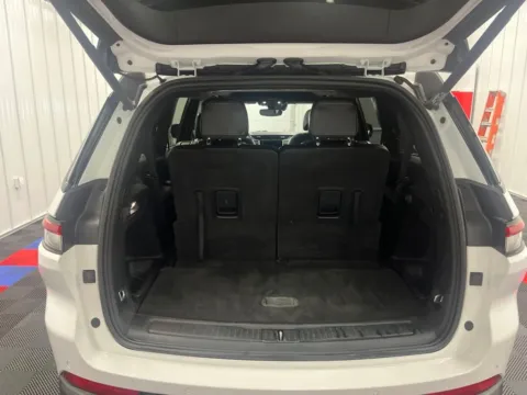 More photos of 2022 Jeep Grand Cherokee L Altitude at Bridgeland Auto Brokers, NY