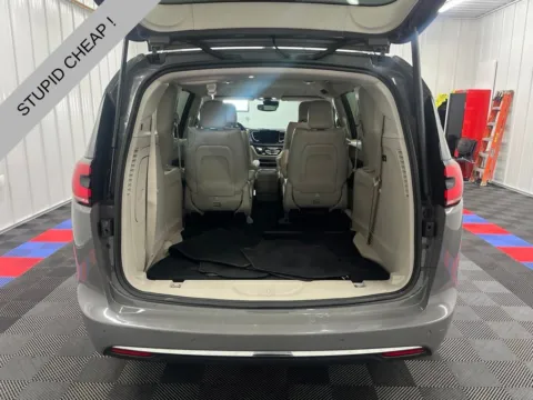 More photos of 2021 Chrysler Pacifica Hybrid Touring L at Bridgeland Auto Brokers, NY