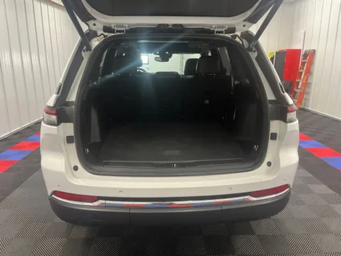 More photos of 2024 Jeep Grand Cherokee 4xe at Bridgeland Auto Brokers, NY