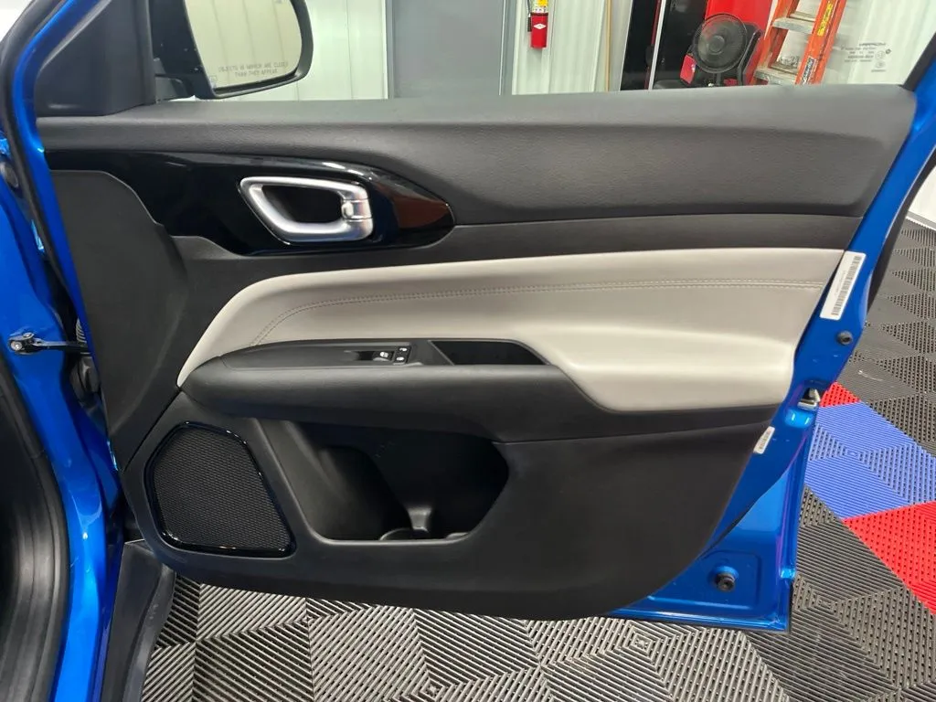 2025 Jeep Compass Limited - Photo 12