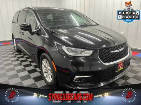 Black 2025 Chrysler Pacifica Select for sale in Bridgeport, NY