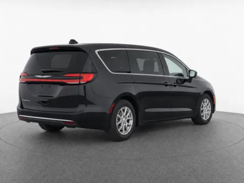 More photos of 2025 Chrysler Pacifica Select at Bridgeland Auto Brokers, NY