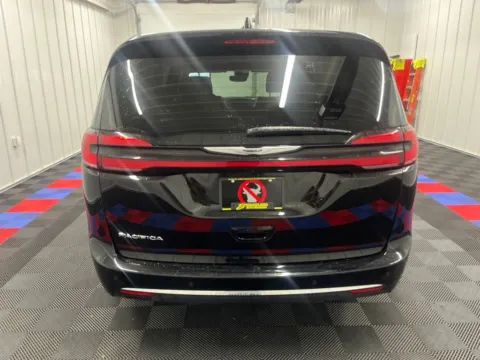 More photos of 2025 Chrysler Pacifica Select at Bridgeland Auto Brokers, NY