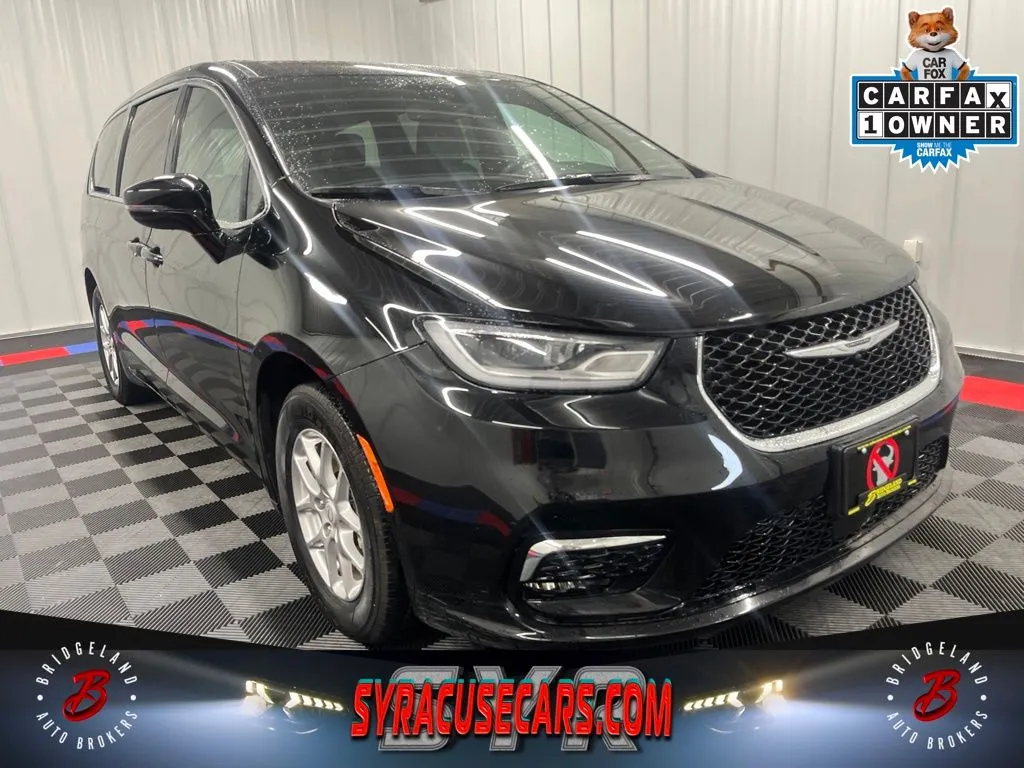 Black 2025 Chrysler Pacifica Select for sale in Bridgeport, NY