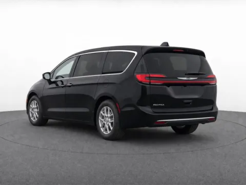 More photos of 2025 Chrysler Pacifica Select at Bridgeland Auto Brokers, NY