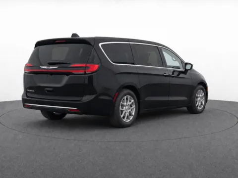More photos of 2025 Chrysler Pacifica Select at Bridgeland Auto Brokers, NY