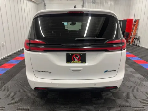 More photos of 2024 Chrysler Pacifica Hybrid Select S Appearance at Bridgeland Auto Brokers, NY