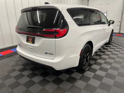 Another view of 2024 Chrysler Pacifica Hybrid Select S Appearance for sale in Bridgeport, NY at Bridgeland Auto Brokers
