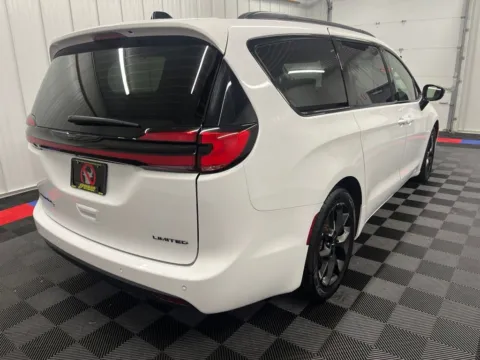 Another view of 2025 Chrysler Pacifica Limited for sale in Bridgeport, NY at Bridgeland Auto Brokers