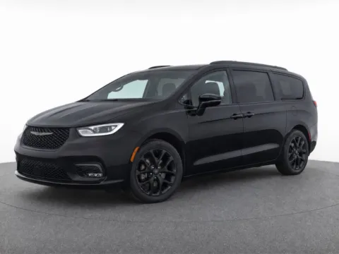 Another view of 2025 Chrysler Pacifica Limited for sale in Bridgeport, NY at Bridgeland Auto Brokers