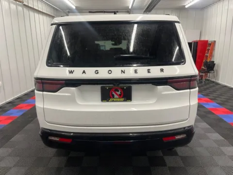 More photos of 2024 Jeep Wagoneer Series II at Bridgeland Auto Brokers, NY