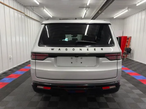 More photos of 2024 Jeep Wagoneer Series II at Bridgeland Auto Brokers, NY