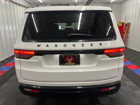 More photos of 2024 Jeep Wagoneer Series II at Bridgeland Auto Brokers, NY