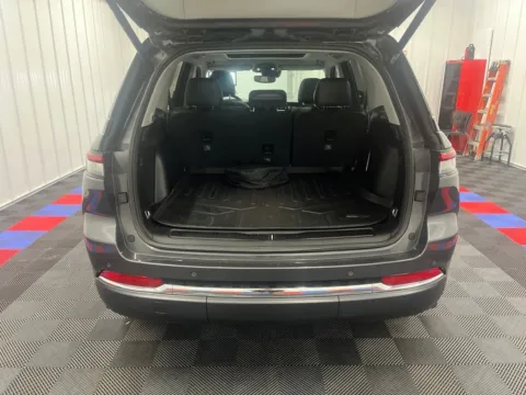 More photos of 2023 Jeep Grand Cherokee 4xe at Bridgeland Auto Brokers, NY