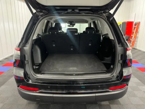 More photos of 2023 Jeep Grand Cherokee Limited at Bridgeland Auto Brokers, NY
