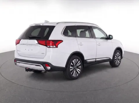 More photos of 2020 Mitsubishi Outlander at Bridgeland Auto Brokers, NY