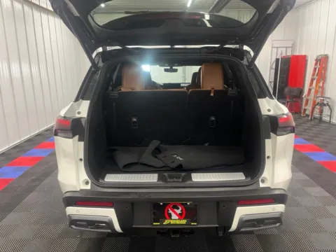 More photos of 2024 INFINITI QX60 Autograph at Bridgeland Auto Brokers, NY