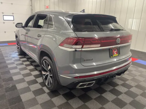 More photos of 2024 Volkswagen Atlas Cross Sport 2.0T SEL Premium R-Line at Bridgeland Auto Brokers, NY