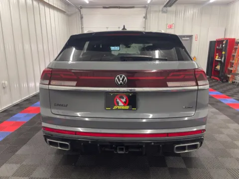 More photos of 2024 Volkswagen Atlas Cross Sport 2.0T SEL Premium R-Line at Bridgeland Auto Brokers, NY