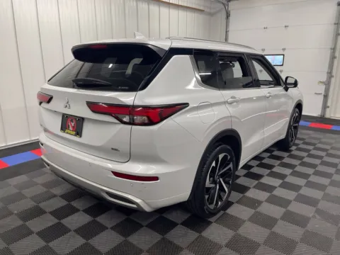 Another view of 2023 Mitsubishi Outlander SEL for sale in Bridgeport, NY at Bridgeland Auto Brokers