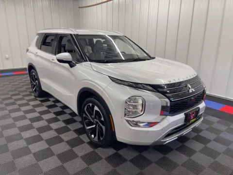Photos of 2023 Mitsubishi Outlander SEL for sale in Bridgeport, NY at Bridgeland Auto Brokers