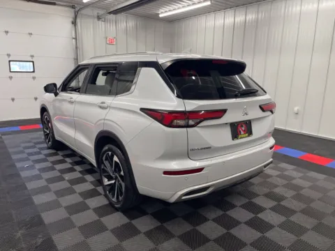 More photos of 2023 Mitsubishi Outlander SEL at Bridgeland Auto Brokers, NY