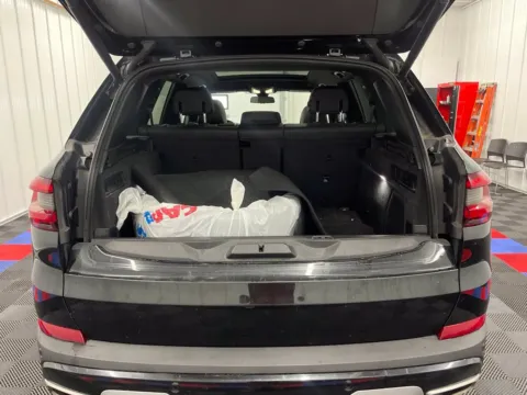More photos of 2022 BMW X5 xDrive40i at Bridgeland Auto Brokers, NY