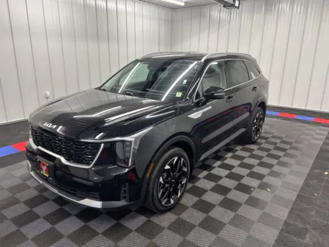 Photos of 2025 Kia Sorento EX for sale in Bridgeport, NY at Bridgeland Auto Brokers