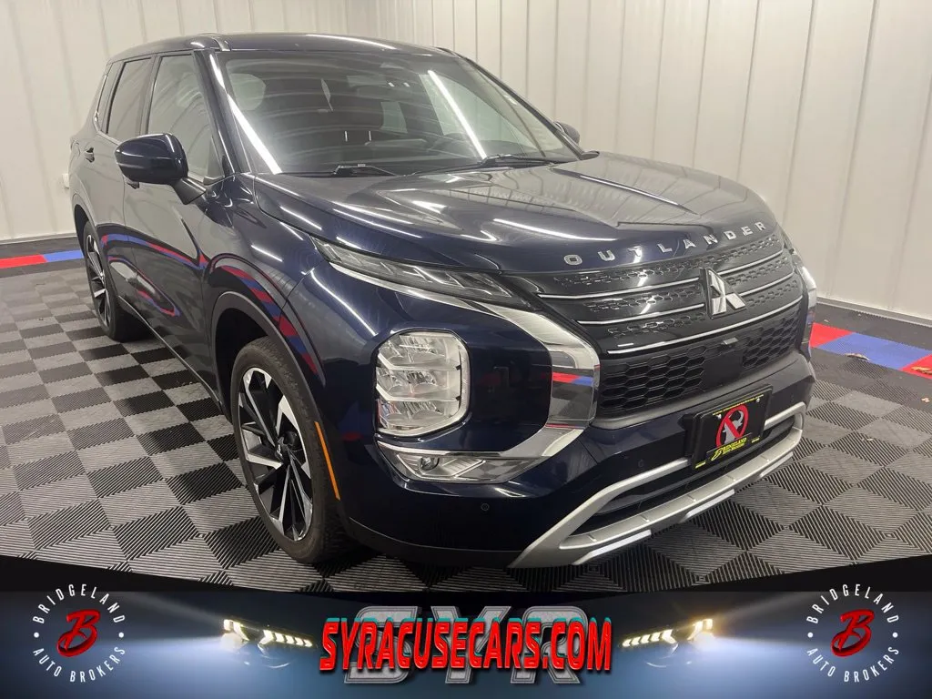 Blue 2022 Mitsubishi Outlander SE for sale in Bridgeport, NY