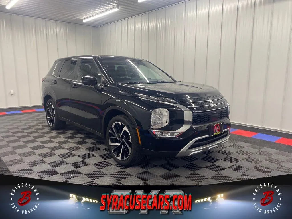 2023 Mitsubishi Outlander SE for sale in Bridgeport, NY
