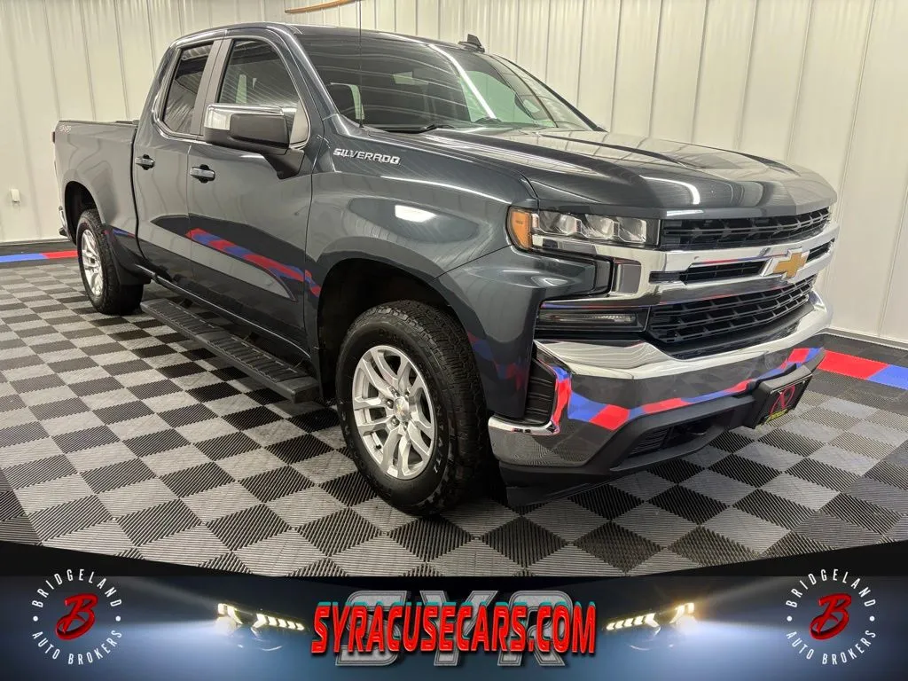 Gray 2020 Chevrolet Silverado 1500 LT for sale in Bridgeport, NY