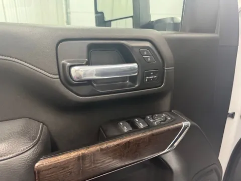 More photos of 2022 GMC Sierra 3500HD Denali at Bridgeland Auto Brokers, NY
