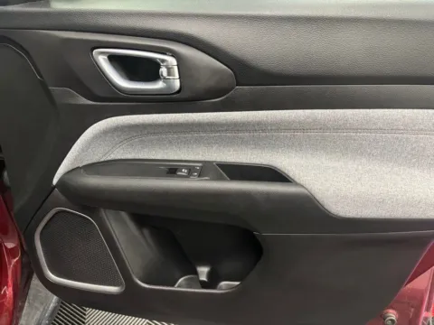 More photos of 2022 Jeep Compass Latitude Lux at Bridgeland Auto Brokers, NY