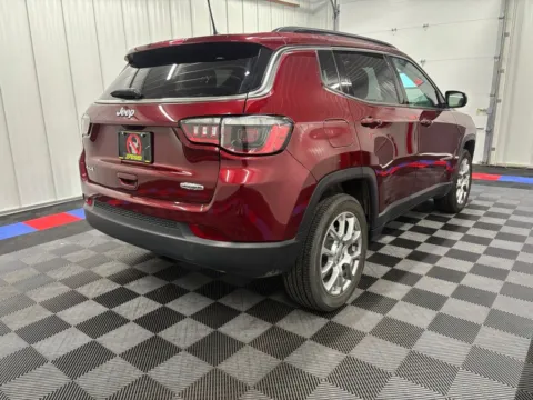Photos of 2022 Jeep Compass Latitude Lux for sale in Bridgeport, NY at Bridgeland Auto Brokers