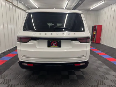 More photos of 2023 Jeep Wagoneer Series II at Bridgeland Auto Brokers, NY