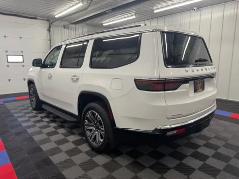 More photos of 2023 Jeep Wagoneer Series II at Bridgeland Auto Brokers, NY